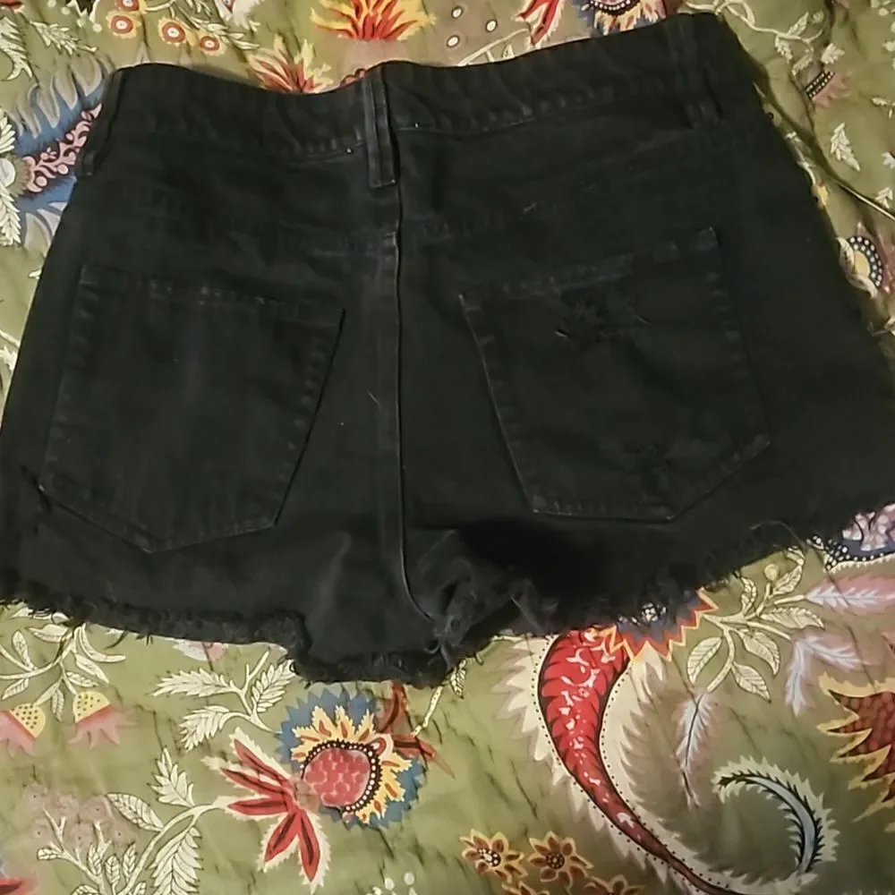 PEACH Love  Denim Distressed Shorts Black S
